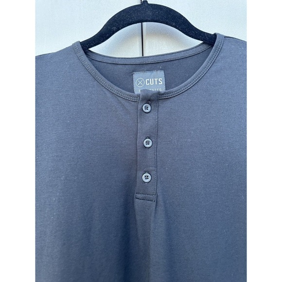 Cuts Men’s Black Elongated Hem henley T-shirt long sleeve Soft Jersey Large NEW - Picture 3 of 9